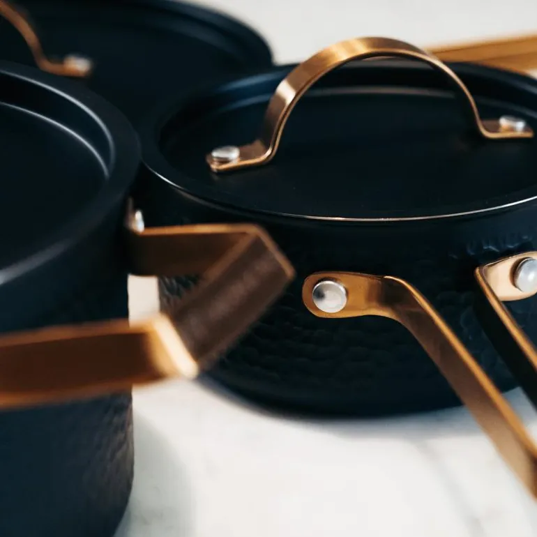 Arvet Viggo kasserolle 1L hamret svart