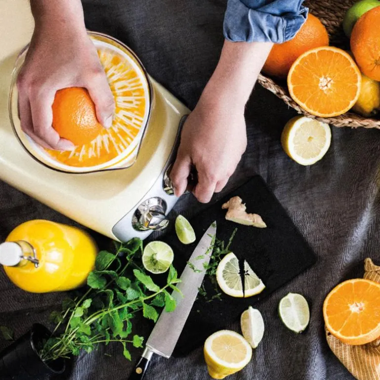 Assistent Original AKM6230CL kjøkkenmaskin krem