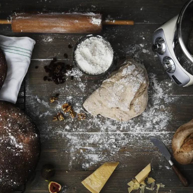 Assistent Original AKM6230CL kjøkkenmaskin lys krem