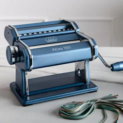 Atlas 150 pastamaskin powder blue