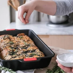 Bake It langpanne 38 x 25 cm svart/rød