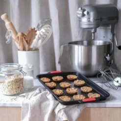 Bake It stekebrett 33 x 23 cm svart/rød