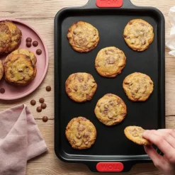 Bake It stekebrett 33 x 23 cm svart/rød