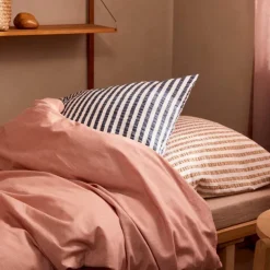 Bæk&Bølge Lines putetrekk 70x50 cm mørk blå/hvit