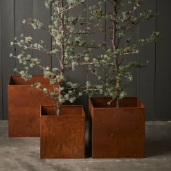 Blomsterkasse kvadratisk sett 3 stk 30+27+24 cm rust