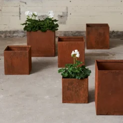 Blomsterkasse kvadratisk sett 3 stk 30+27+24 cm rust