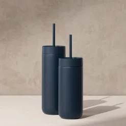 Carter Cold tumbler med sugerør 590 ml stone blue