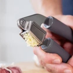 Core soft grip hvitløkspresse 18,8 cm charcoal grey