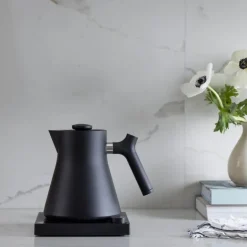 Corvo EKG vannkoker 0,9 L svart