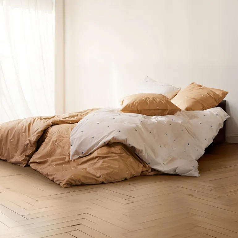 Daisy sengetøy 200x220 cm hvit/lys blå