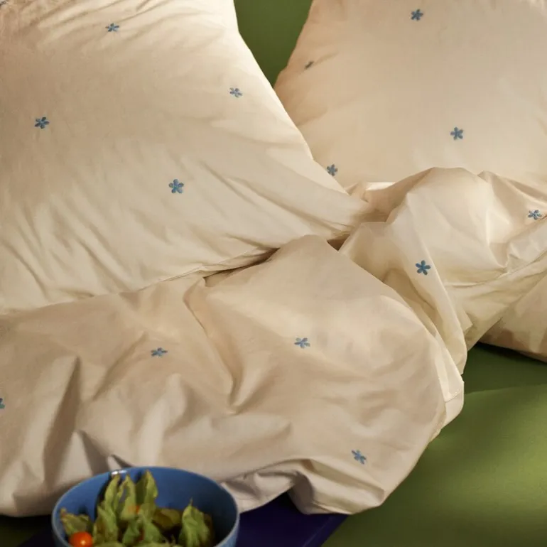 Daisy sengetøy 140x220 cm hvit/lys blå