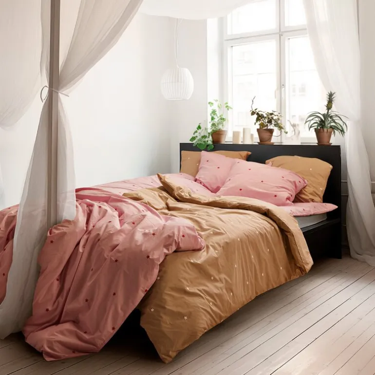 Daisy sengetøy 200x220 cm rosa/rød