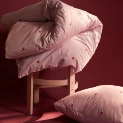 Daisy sengetøy 200x220 cm rosa/rød