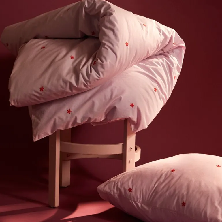 Daisy sengetøy 200x220 cm rosa/rød