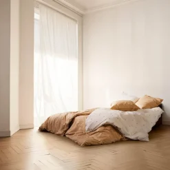 Daisy sengetøy 140x220 cm sand/hvit