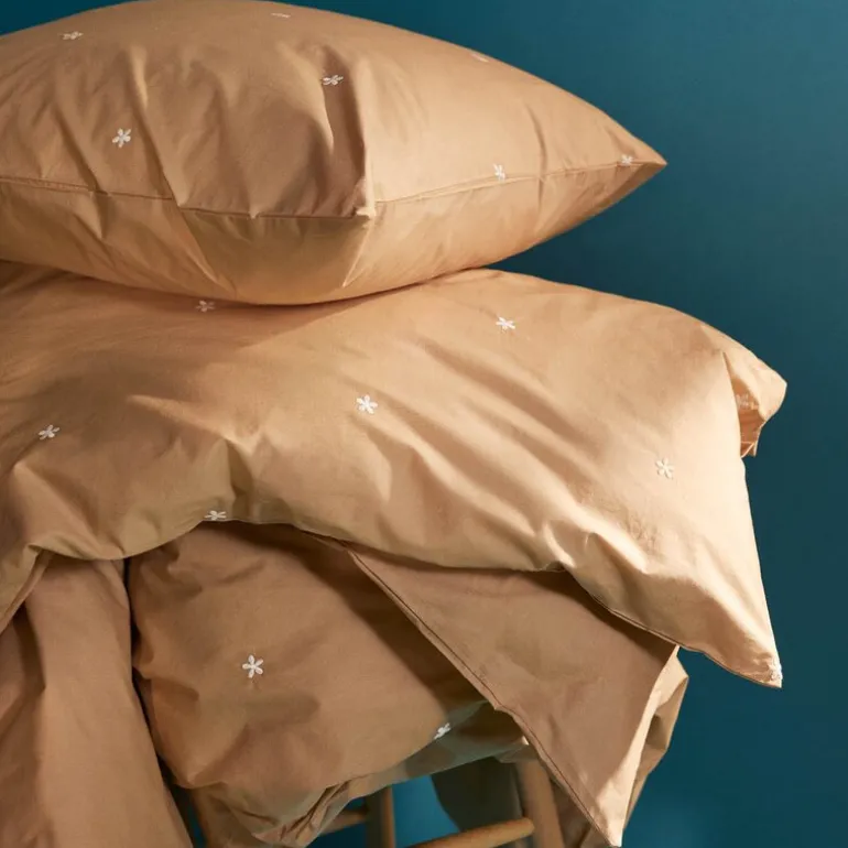 Daisy sengetøy 140x200 cm sand/hvit