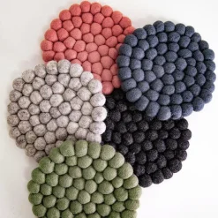 Dakota gryteunderlag i ull 19x19 cm lys grå