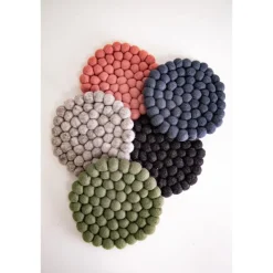 Dakota gryteunderlag i ull 19x19 cm rosa