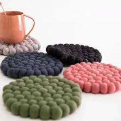 Dakota gryteunderlag i ull 19x19 cm rosa