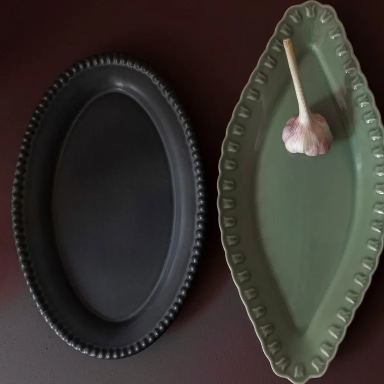 Daria ovalt serveringsfat 35 cm ink black