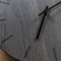 Dark Oak veggklokke 28 cm mørk eik m/svart viser