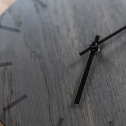 Dark Oak veggklokke 38 cm mørk eik m/svart viser