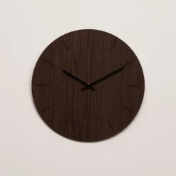 Dark Oak veggklokke 38 cm mørk eik m/svart viser