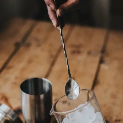 Dharma drinkskje med stempel 28 cm