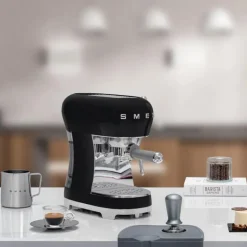 Espressomaskin ECF02 1L svart