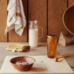 Field bordbrikke 43x30 cm gul