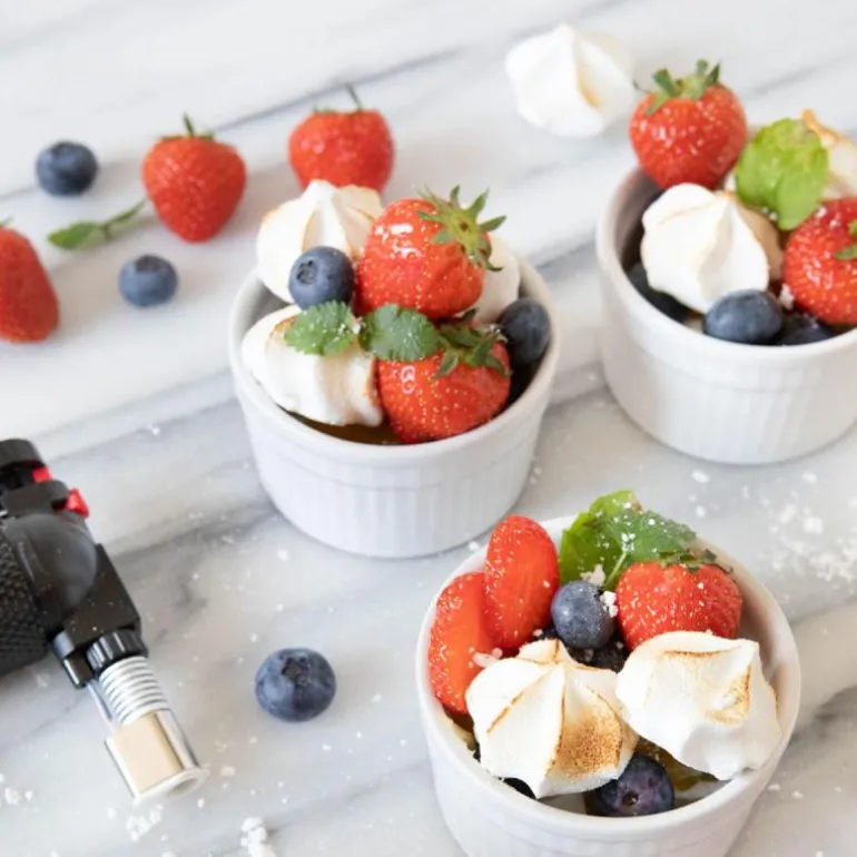 Fire gassbrenner med 4 hvite skåler