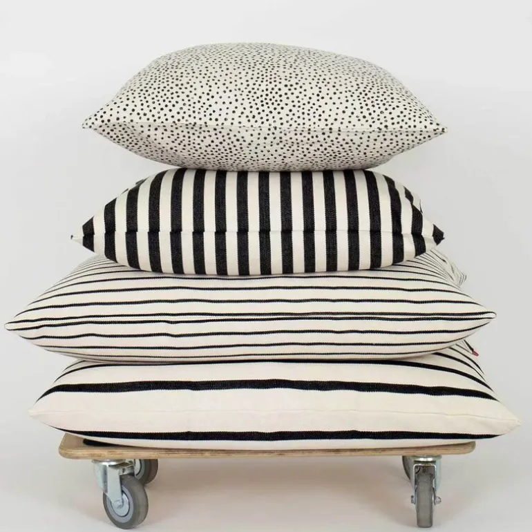 Fleck putetrekk 50x50 cm svart/offwhite