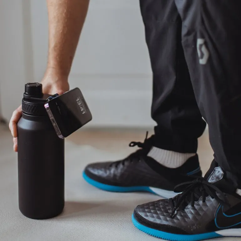 Flory flaske dobbeltvegget 0,9L med mobilholder og magnet svart/grå