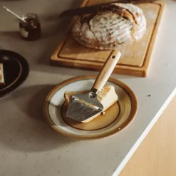 Folken ostehøvel for harde oster 20 cm tre/stål