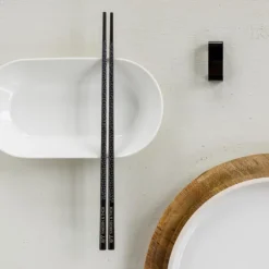 Frost Kito spisepinner 4 par med holder svart