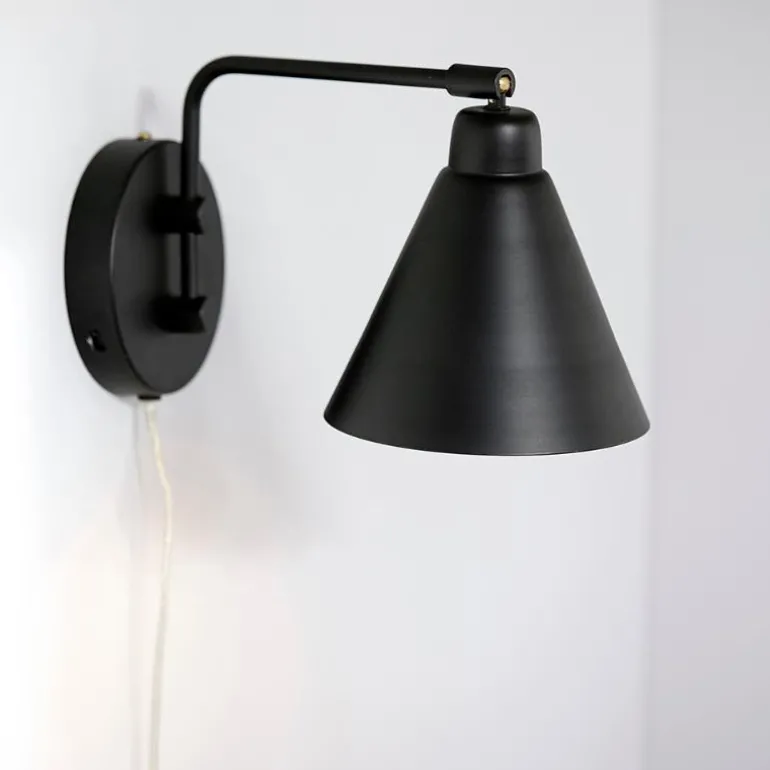 Game vegglampe 30 cm svart