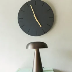 Gunpowder veggklokke 28 cm mørk grå m/gull viser