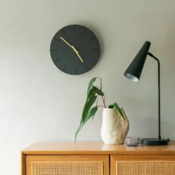 Gunpowder veggklokke 28 cm mørk grå m/gull viser