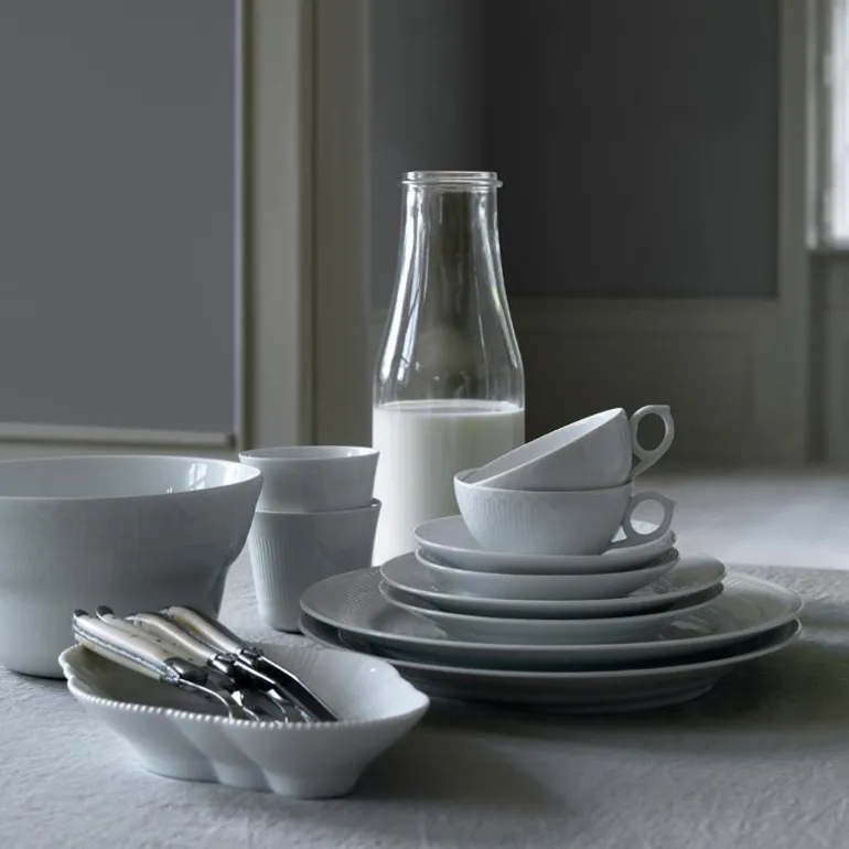 Hvit Riflet Halvblonde tekopp m/skål 20 cl