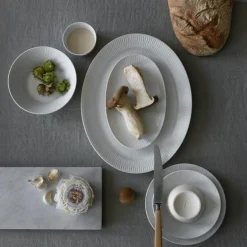 Hvit Riflet oval tallerken 35 cm