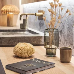 Iris duftlys 8x9,5 cm rapsvoks brun