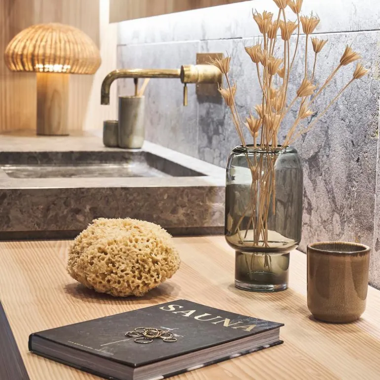 Iris duftlys 8x9,5 cm rapsvoks brun