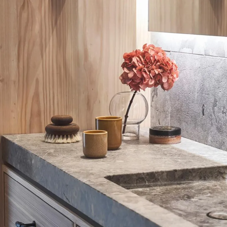 Iris duftlys 8x9,5 cm rapsvoks amber