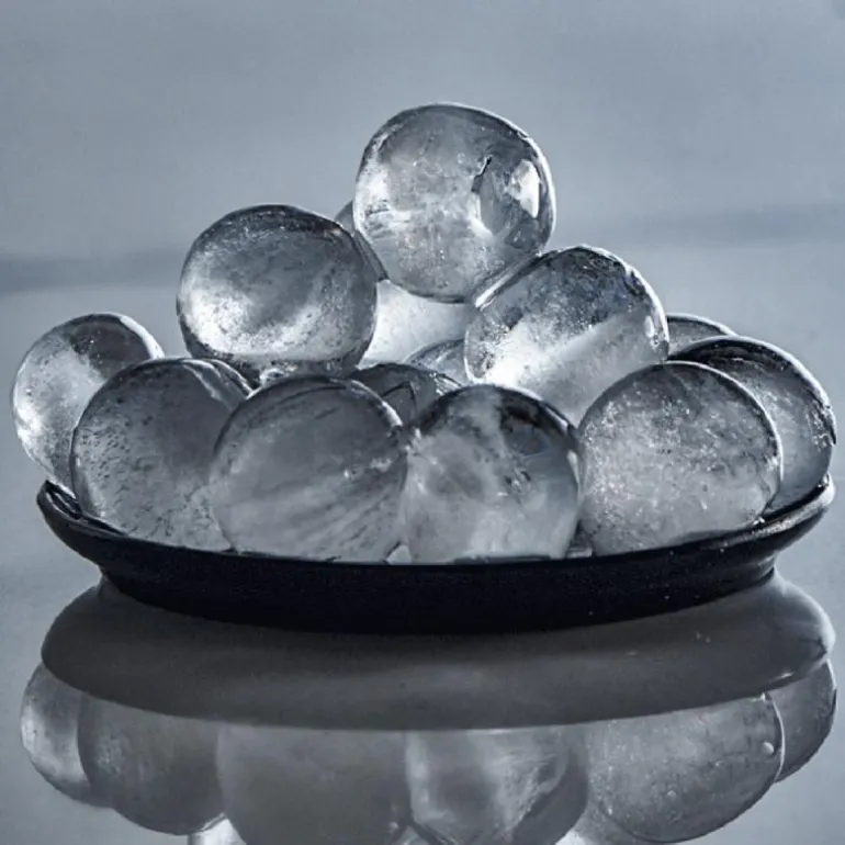 Isbitform kuler m/ lokk 2 cm svart