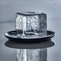 Isbitform terninger m/ lokk 4X4 cm svart