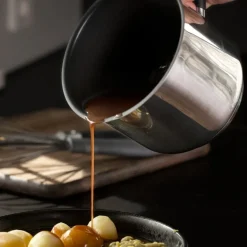 Kitchen Essentials sausekasserolle 1,8L blank