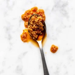 Krydret hvitløk chilliolje 135 g