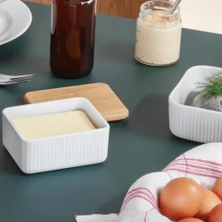Legio Nova smørboks m/eikelokk 12x10 cm hvit
