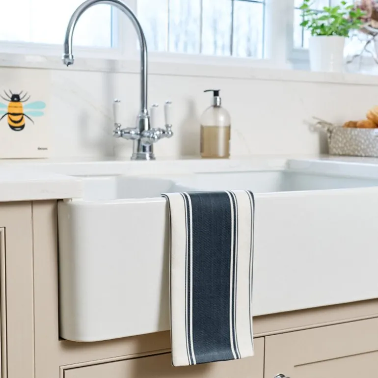 Love Colour stripet kjøkkenhåndkle 70x45 cm marineblå
