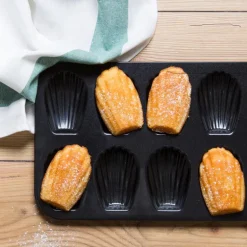 Madeleineform for 12 kaker svart